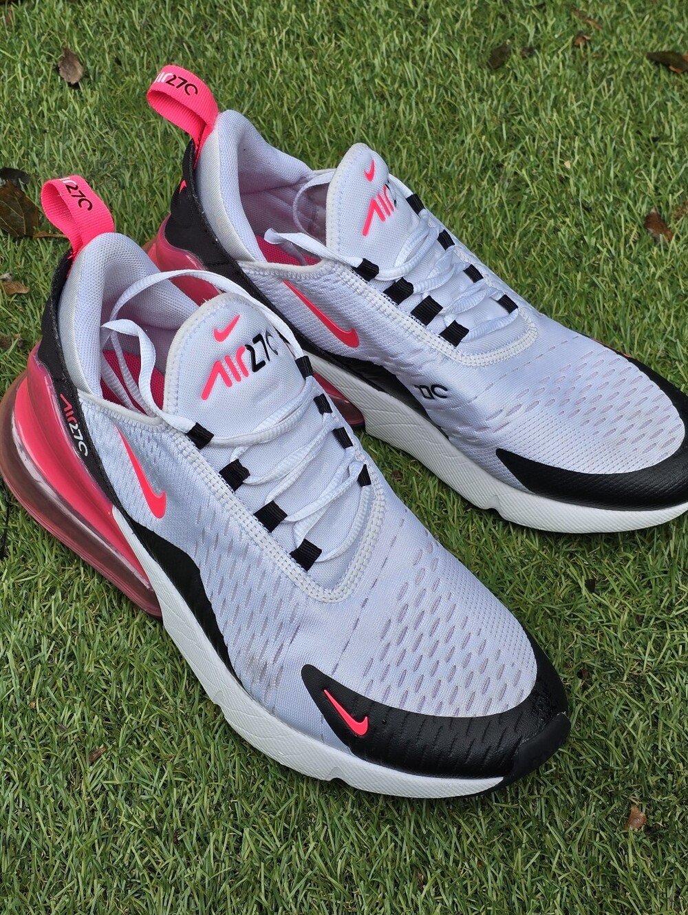 NIKE AIR MAX 270 - Women's Sneakers - SIZE 9.5